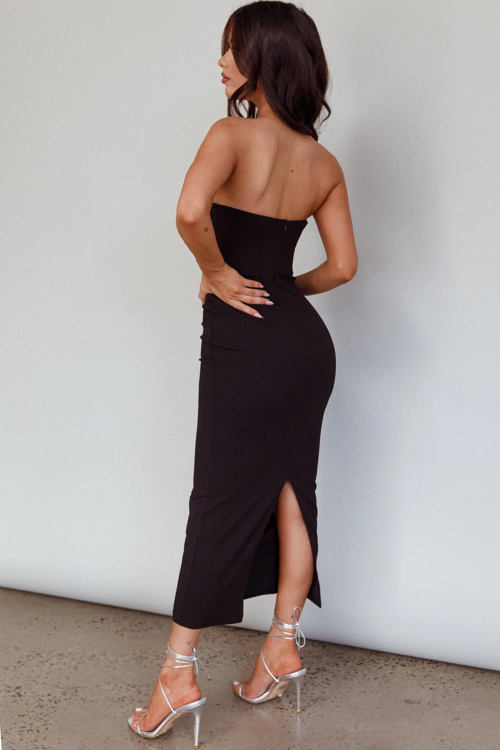 First Date Sweetheart Neckline Midi Dress Black