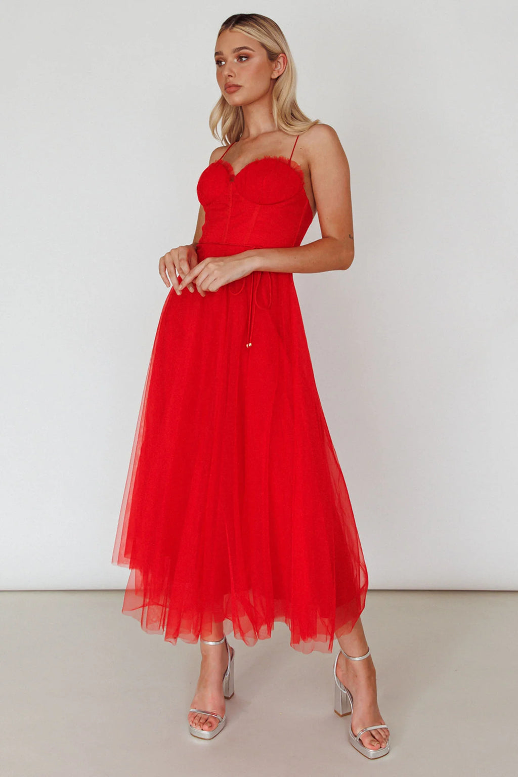Smitten Sweetheart Neckline Chiffon Midi Dress Red