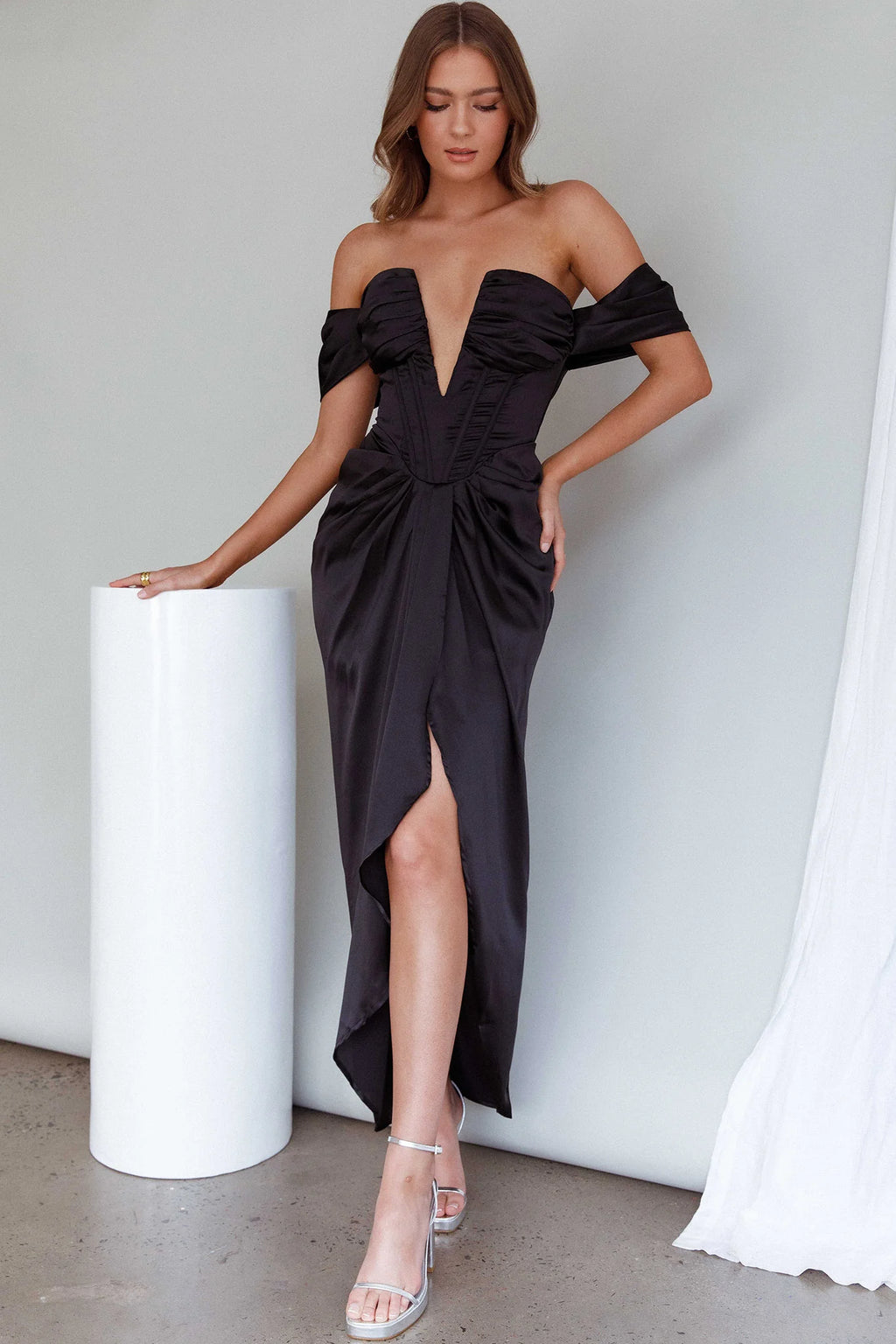 Mariesa Plunging Neckline Dress Black