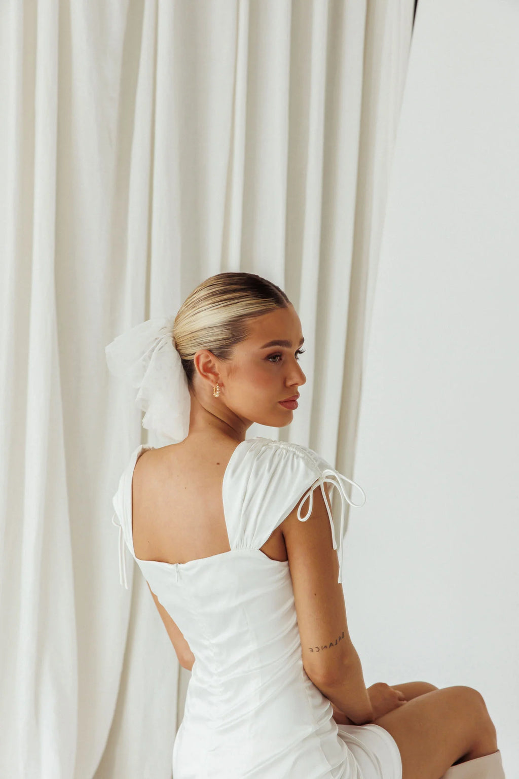 Hoda Lace Scrunchie White